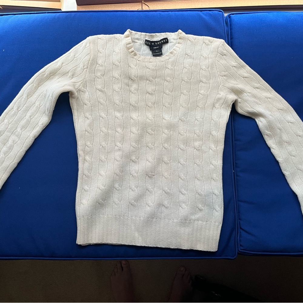 Winter White Ralph Lauren Black Label 100% cashmere sweater. Slim fit.